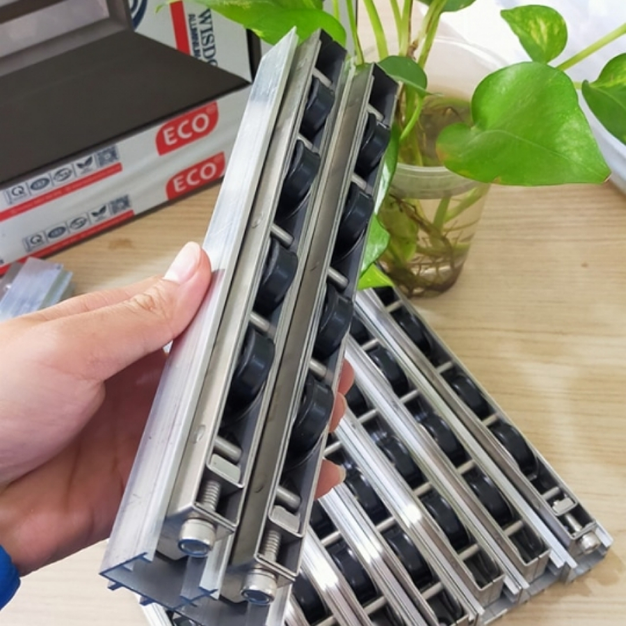 Chọn bánh xe theo hệ nhôm sử dụng như : Xingfa, Việt Pháp, PMA